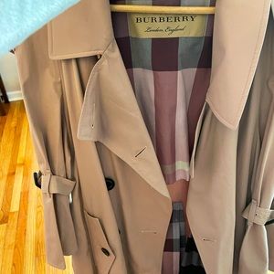 Authentic burberry tench with wide sleeves